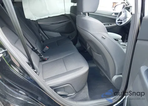 2020 Hyundai Tucson Value z USA, uszkodzony, nr VIN KM8J33A48LU168265